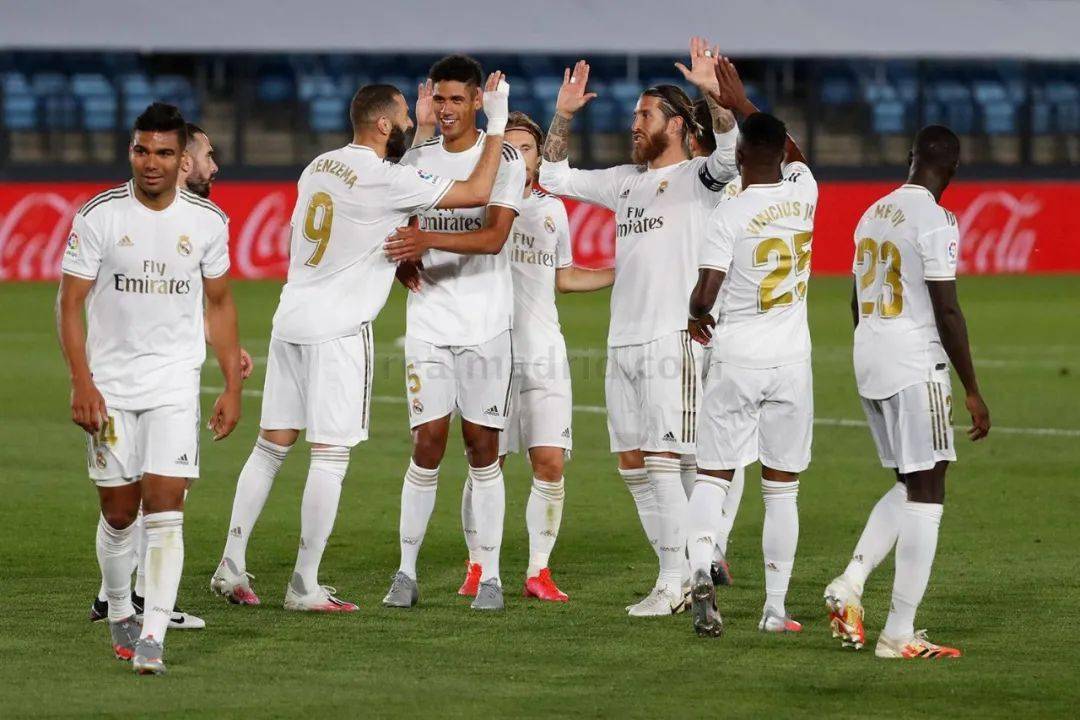 U22国足战韩国首发与负越南相比仅更换门将，王博豪继续出任中锋（U22国足对阵韩国首发沿用负越南阵容，仅门将调整，王博豪继续担任中锋）