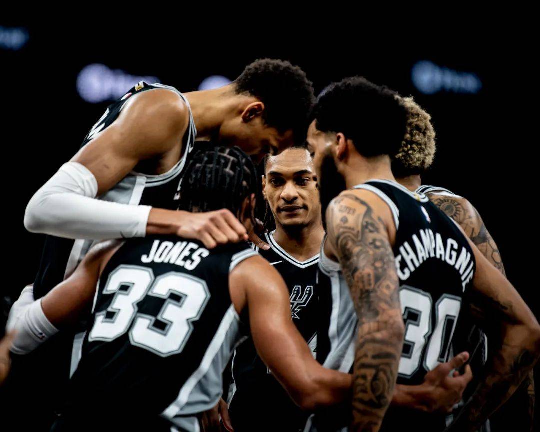 西尔维蒂：每天能够和梅西一起训练、踢球是一种荣幸（西尔维蒂：每日能与梅西同训同踢，深感荣幸）