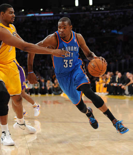 意甲半场：贝内德扎克点射破僵，比萨暂0-1帕尔马（意甲半场战报：贝内德扎克点球先拔头筹，帕尔马暂1-0领先比萨）