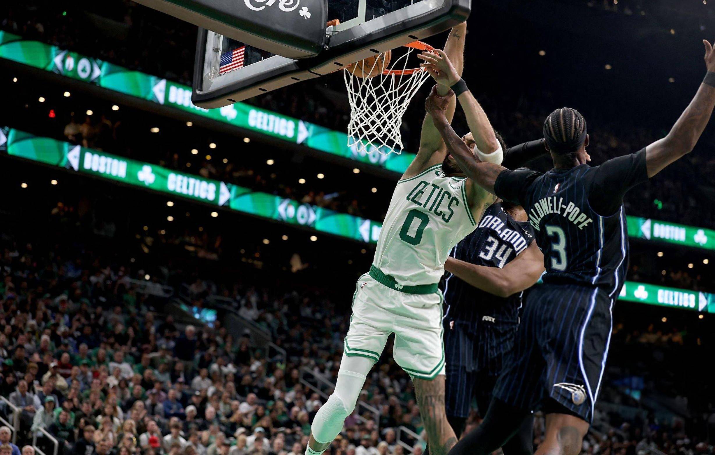 半场战报：奥萨苏纳1-0皇家社会，卡泰纳破门（半场：奥萨苏纳1-0领先皇家社会，卡泰纳建功）